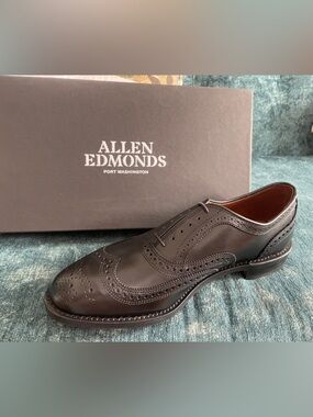 Allen Edmonds Black Leather Brogue Derby Shoes